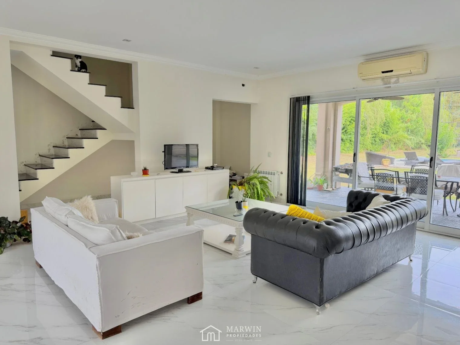 Residencia de Categoria Estilo Francés en Campos de Roca I - Imagen 4