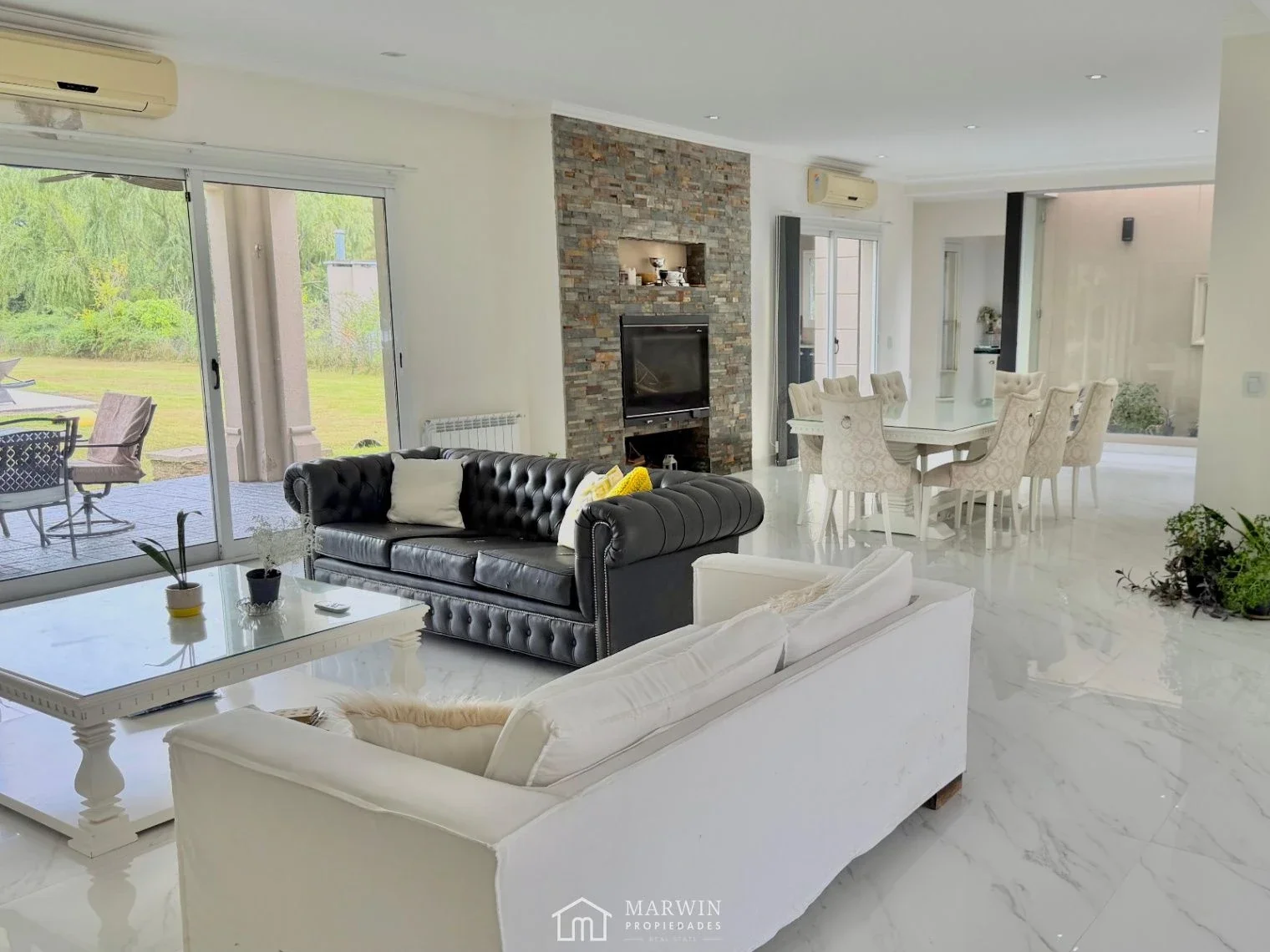 Residencia de Categoria Estilo Francés en Campos de Roca I - Imagen 2