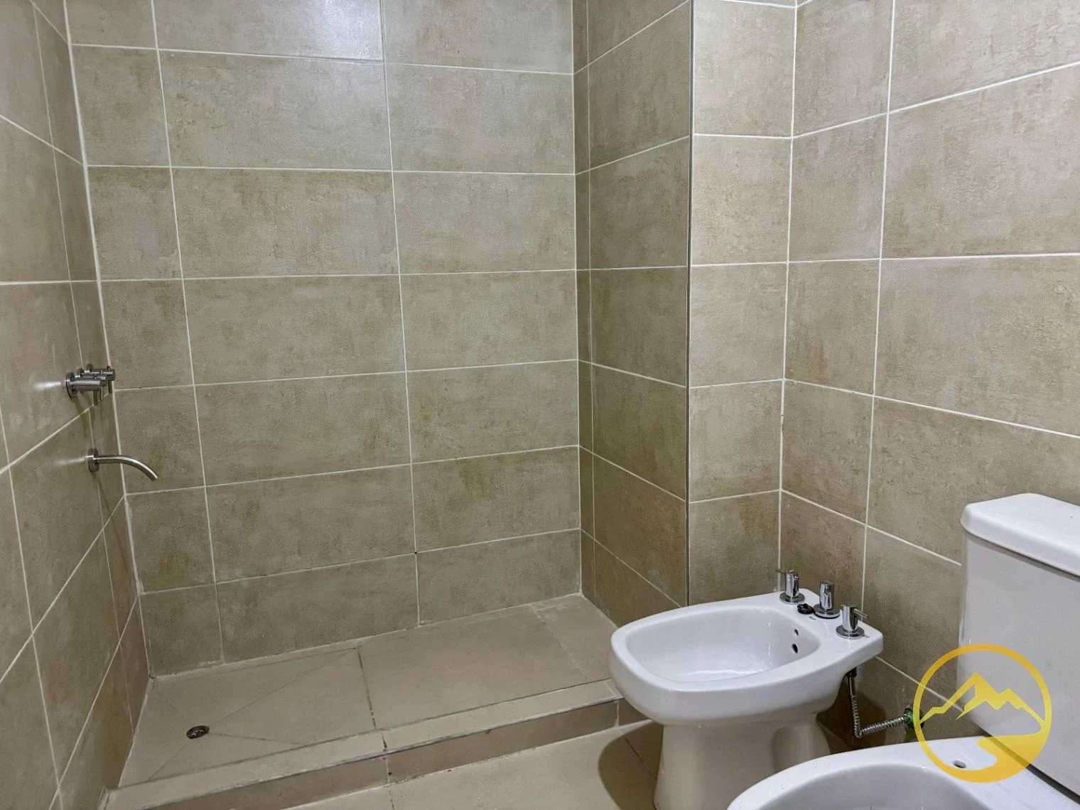 DEPARTAMENTO EN ALQUILER - CALLE LAMADRID - GUAYMALLÉN - Imagen 5