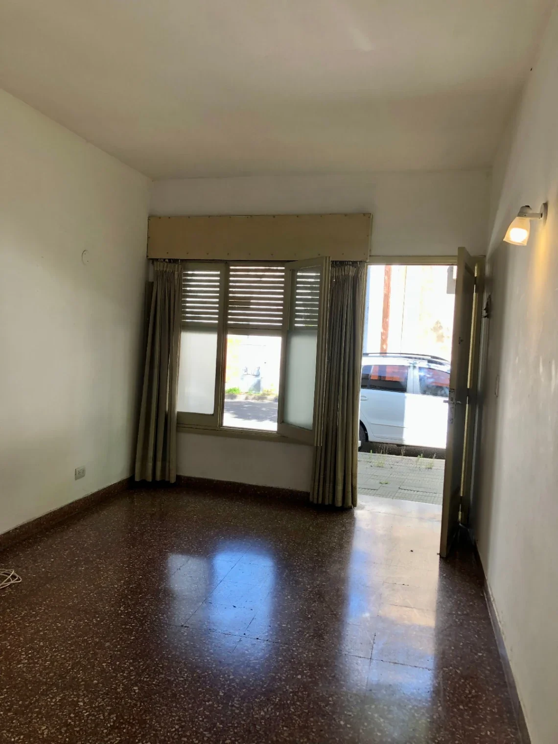 Casa en venta de 2 hab con patio - Imagen 3