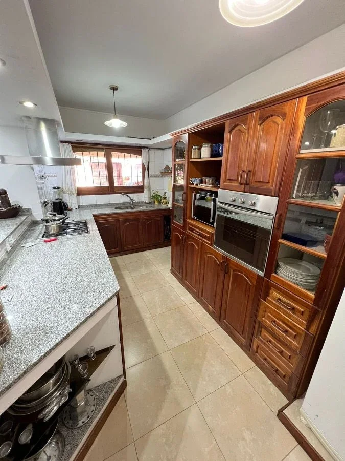 CASA DE 3 DORMITORIOS, ZONA ALTOS DEL SOLAR - Imagen 4