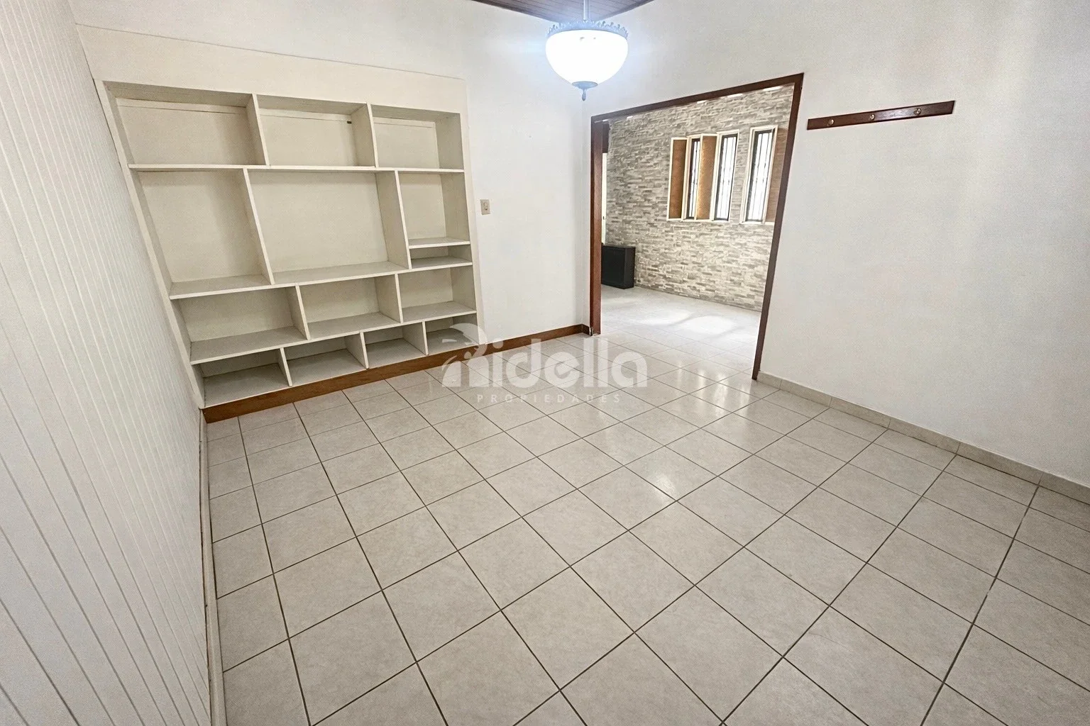 Casa 2 dormitorios — jardín con parrilla y pileta - Cochera - Imagen 5