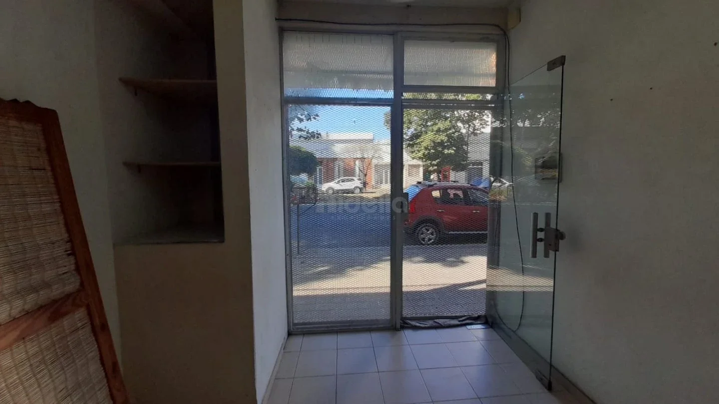 Local Comercial Alquilado | Renta Neta 6,9% USD | Frente a Plaza Matheu - Imagen 2