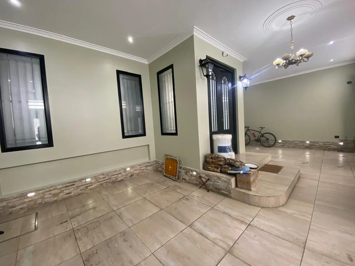 Casa 3 dorm. de categoría — suite con vestidor, quincho y pileta - Imagen 2