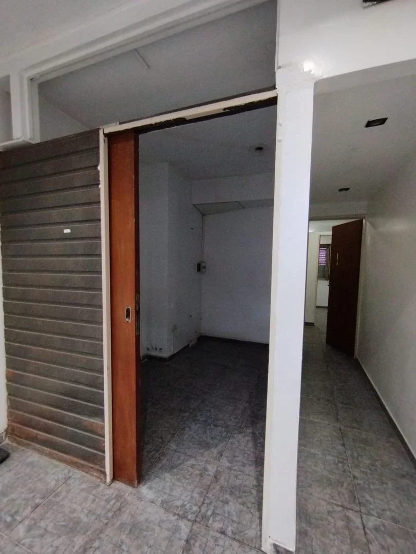 Local En Venta. Ubicado En 56 Entre 3 Y 4 - Imagen 5