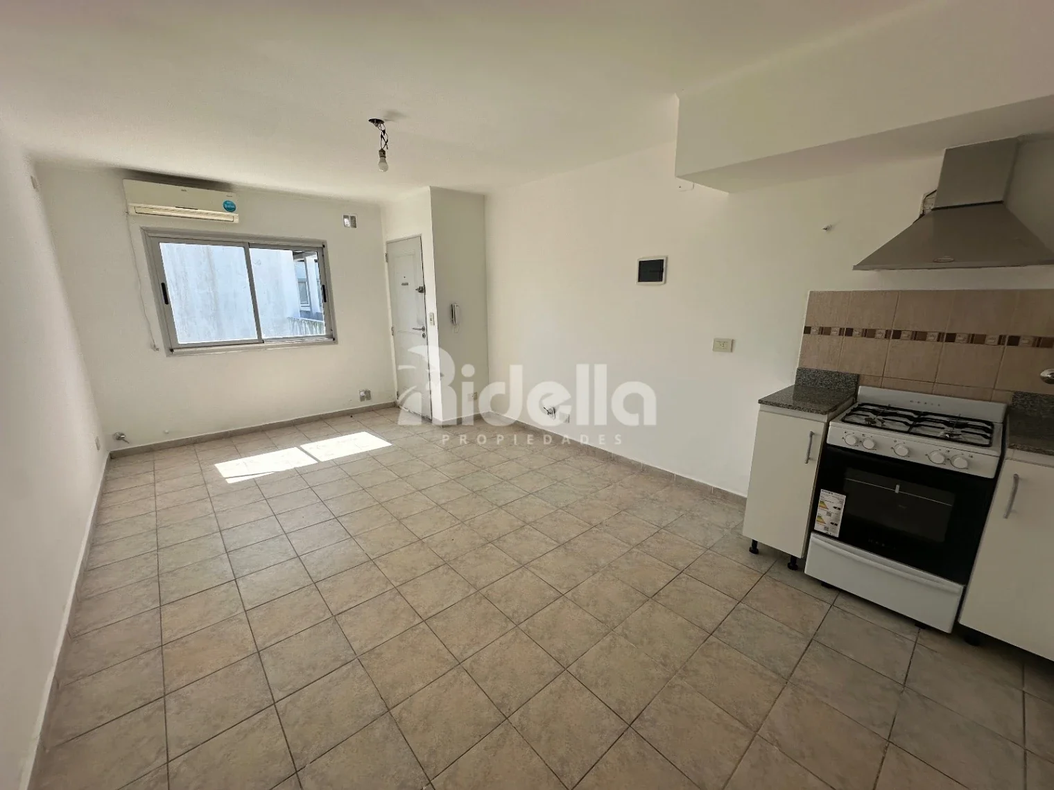 Semipiso 1 dormitorio CON COCHERA - Excelente ubicación - Imagen 2