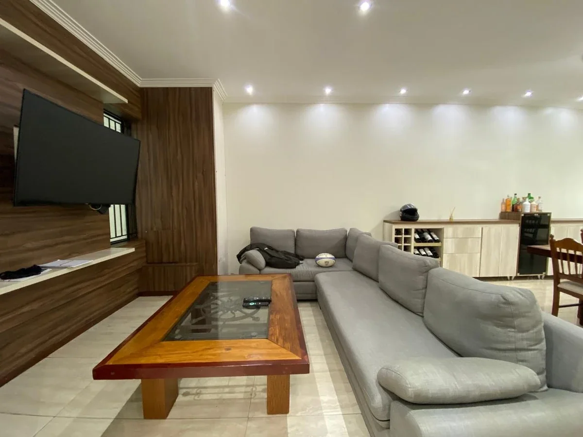 Casa 3 dorm. de categoría — suite con vestidor, quincho y pileta - Imagen 5