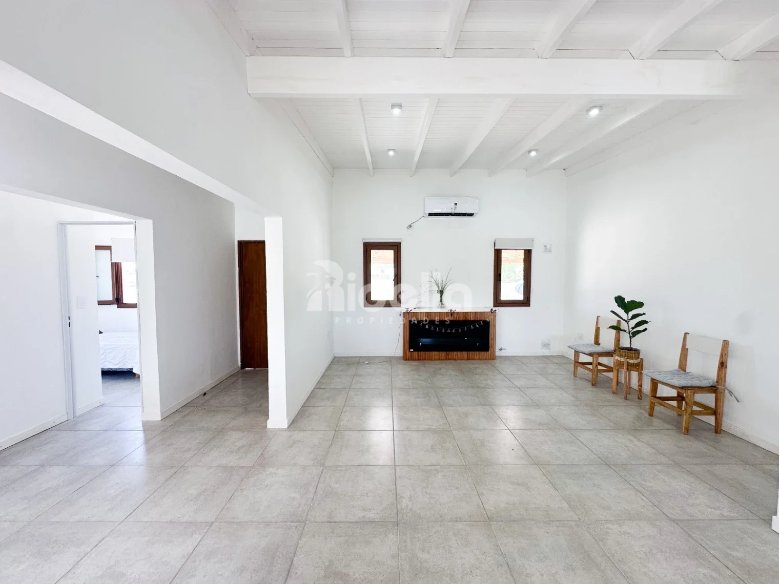 Casa en Barrio Privado Ribera – Detalles de Calidad - Jardín con Pileta - Imagen 4