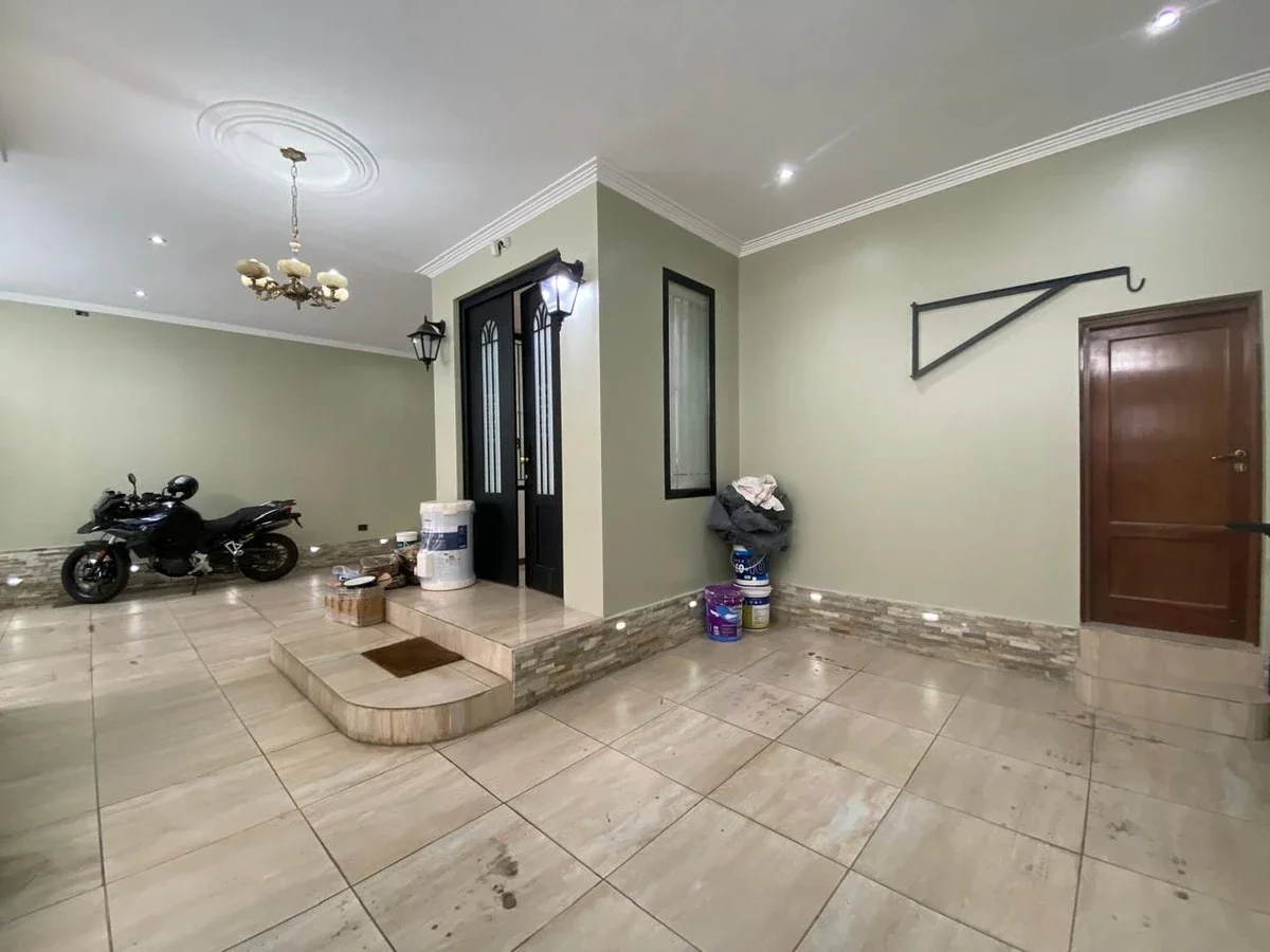 Casa 3 dorm. de categoría — suite con vestidor, quincho y pileta - Imagen 3