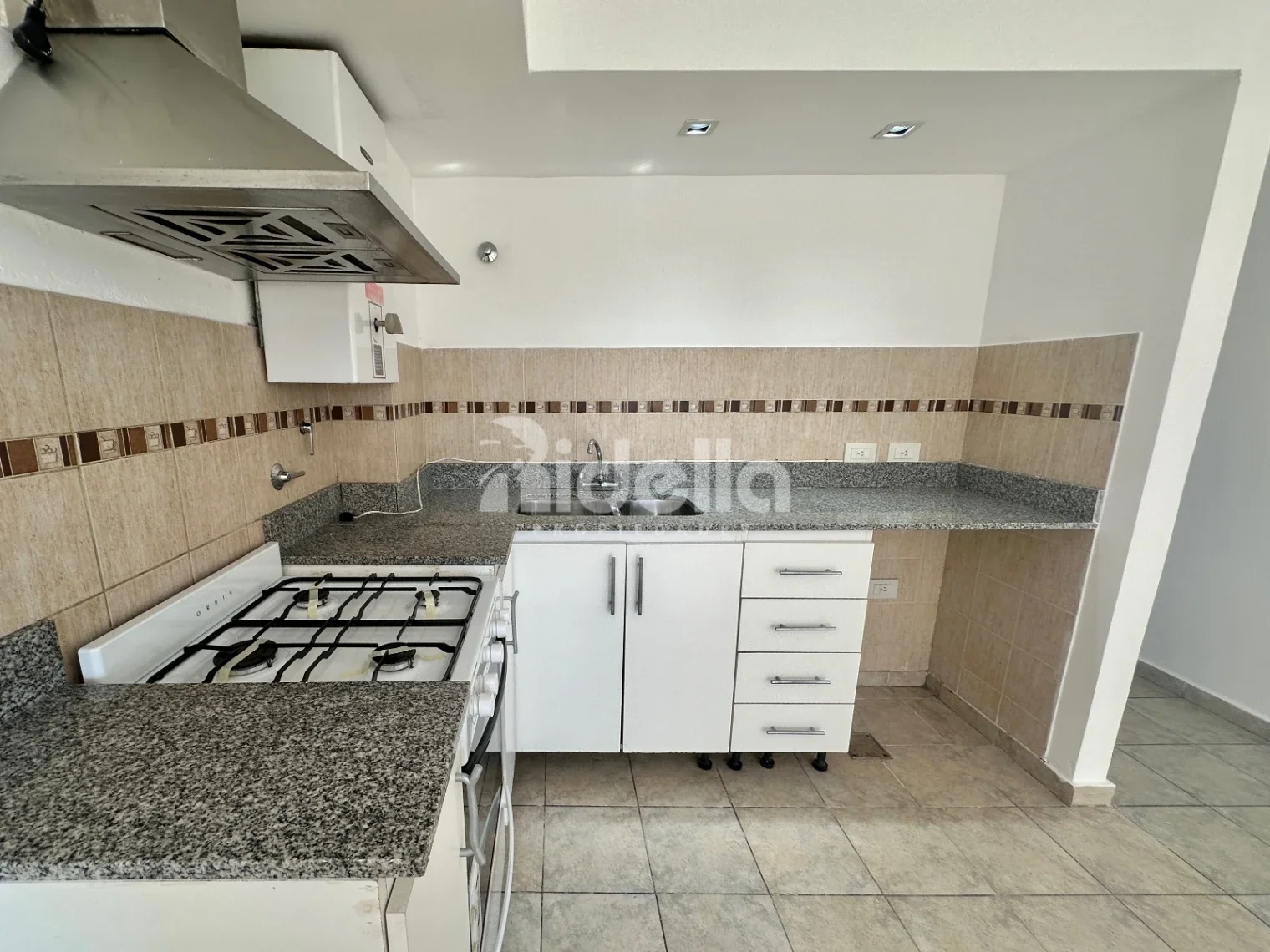 Semipiso 1 dormitorio CON COCHERA - Excelente ubicación - Imagen 4