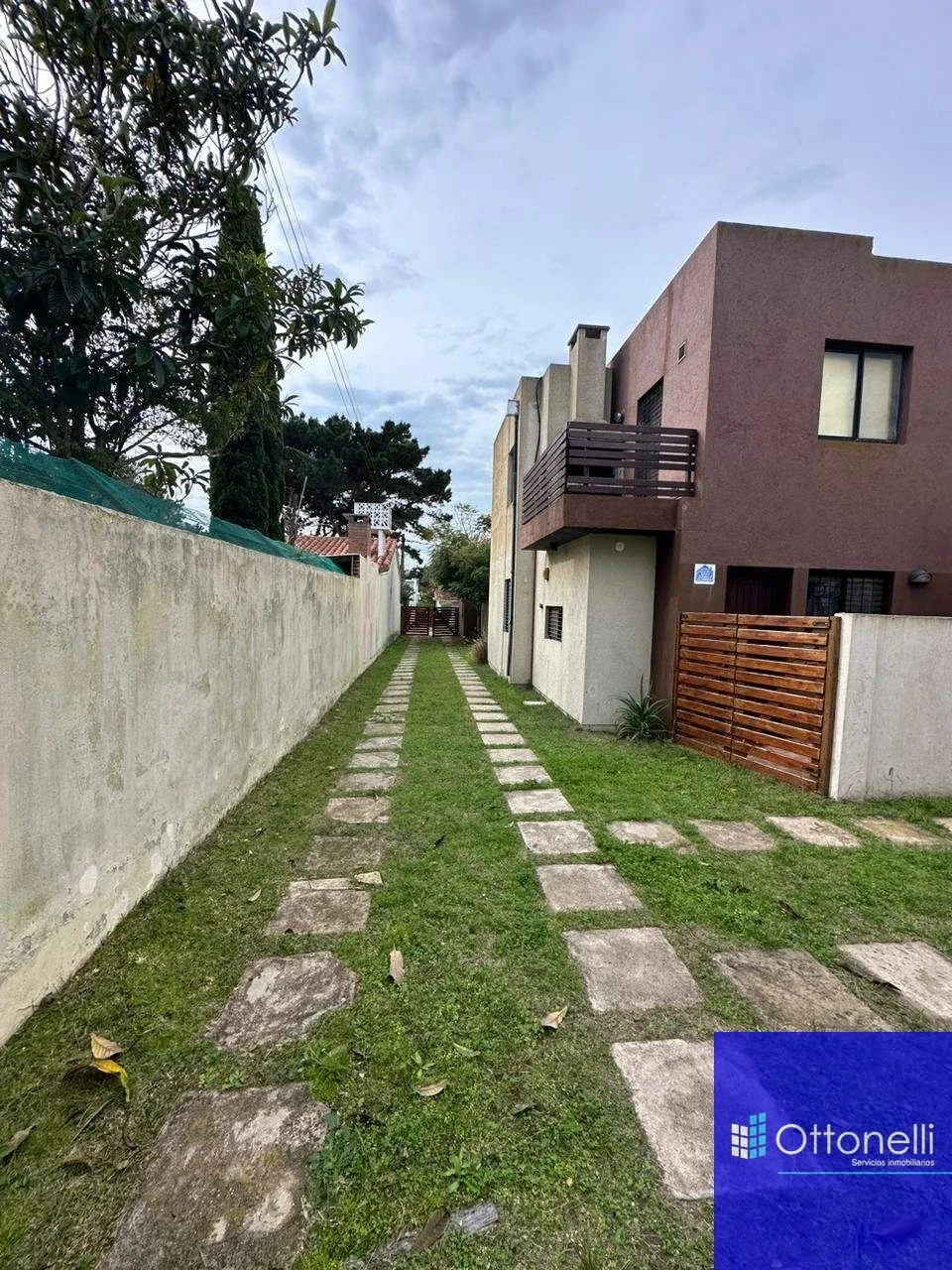 Dúplex en venta de 2 dormitorios c/ cochera en La Lucila del Mar - Imagen 3