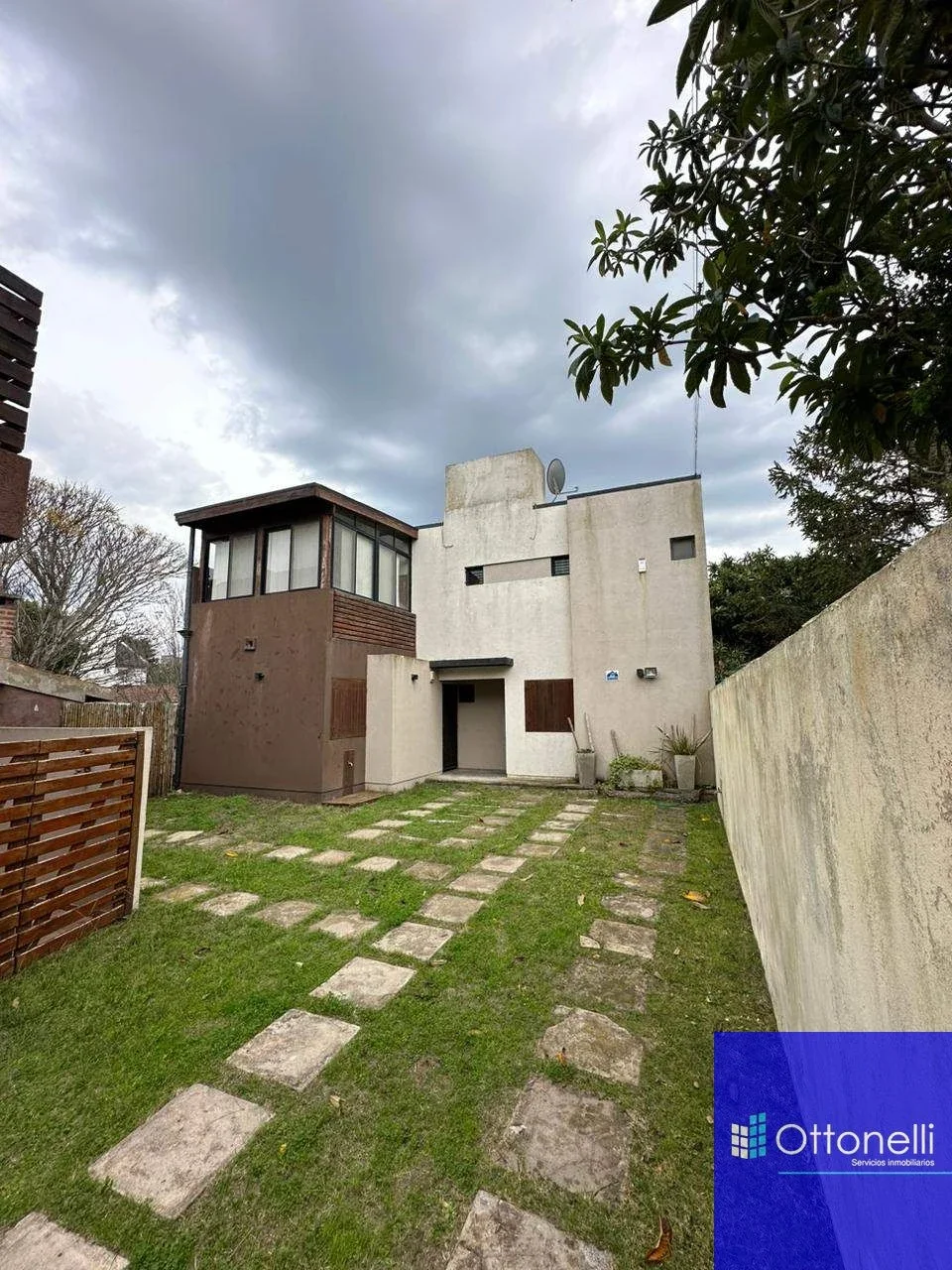 Dúplex en venta de 2 dormitorios c/ cochera en La Lucila del Mar - Imagen 2
