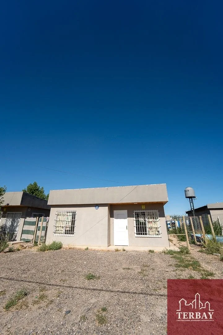 Casa en alquiler c/ cochera en General Roca - Imagen 2