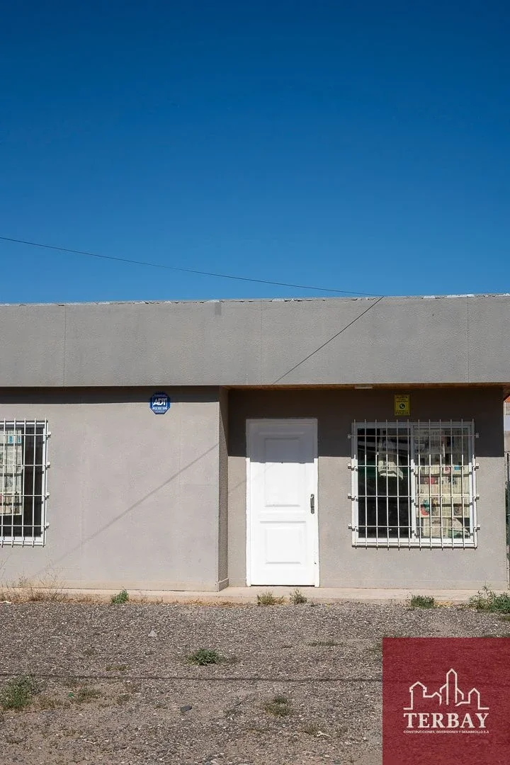 Casa en alquiler c/ cochera en General Roca - Imagen 1