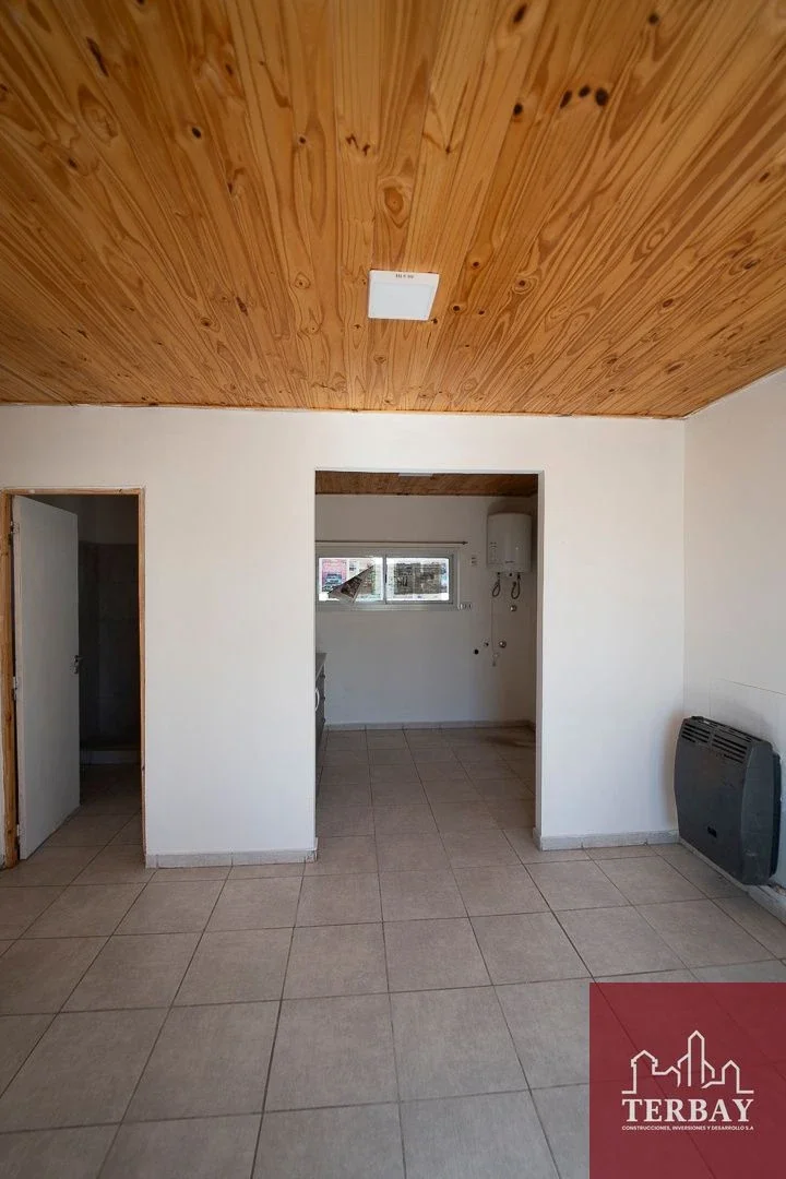 Casa en alquiler c/ cochera en General Roca - Imagen 3
