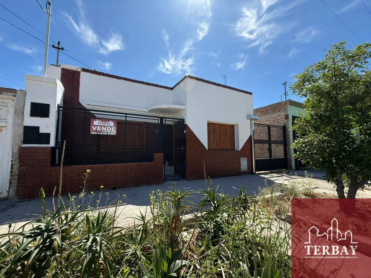 Casa en venta c/ cochera en General Roca - Imagen 1