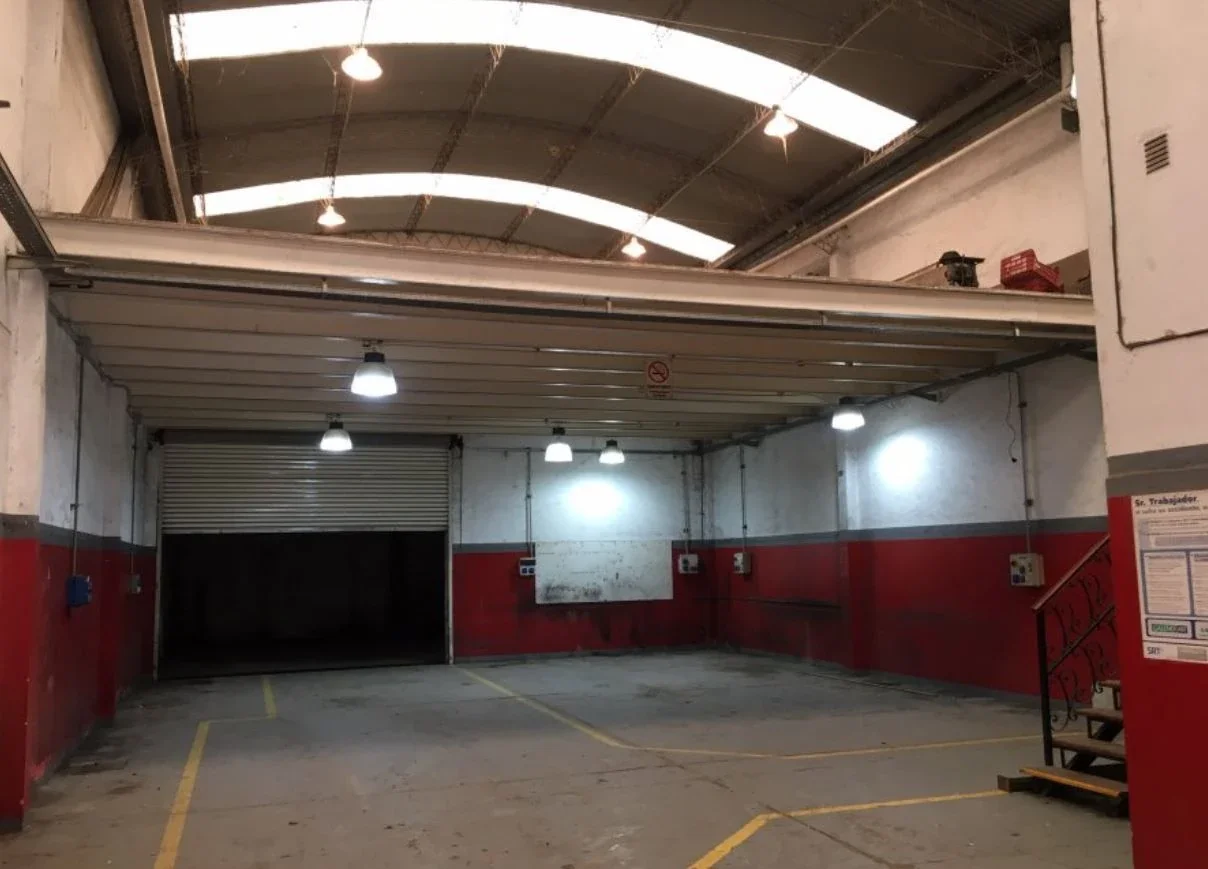 VENTA LOCAL + DOS GALPONES - EXCELENTES ACCESOS - Imagen 3