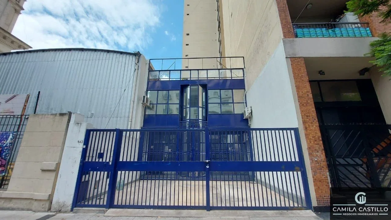 Excelente local comercial 420 m2 San telmo con cochera - Imagen 2