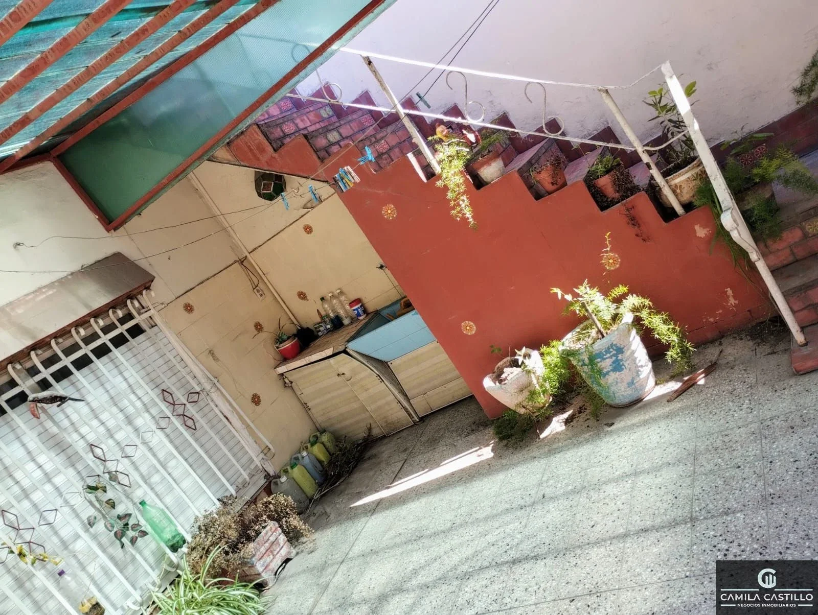 Casa en venta con patio y cochera - Imagen 4