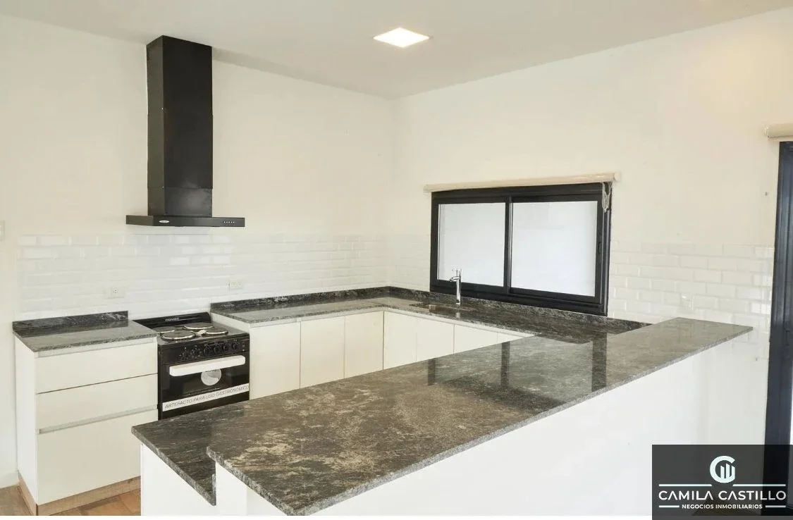 Casa en venta de 3 dormitorios c/ cochera en San Sebastián - Imagen 3