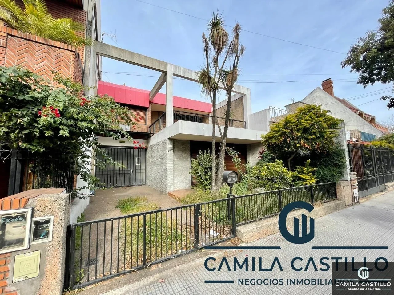 CASA EN VENTA EN VERSALLES 6 AMBIENTES CON 2 TERRAZAS Y PARQUE - Imagen 1