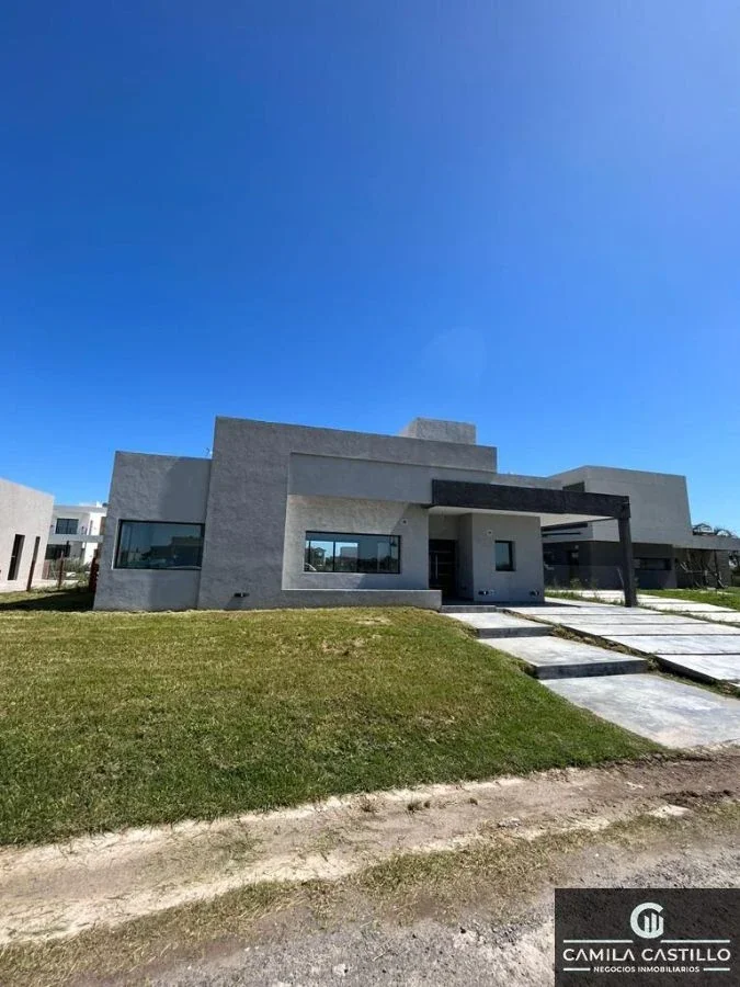Casa en venta de 3 dormitorios c/ cochera en Canning - Imagen 1