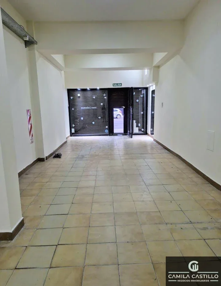 Local comercial en alquiler ubicado en Flores - Imagen 1