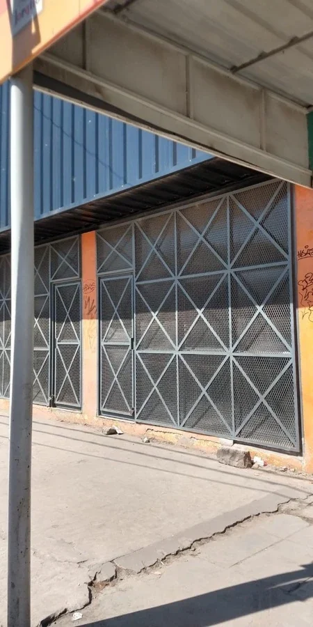 ALQUILER - LOCAL COMERCIAL - 4 x 10 FRENTE AL PUENTE LA NORIA - Imagen 2