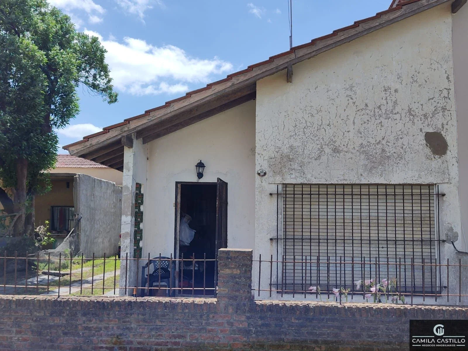 CASA EN VENTA 3 AMB EN MAR CHIQUITA A 2 CUADRAS DEL MAR ! - Imagen 2