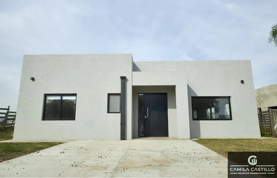 Casa en venta de 3 dormitorios c/ cochera en San Sebastián - Imagen 1