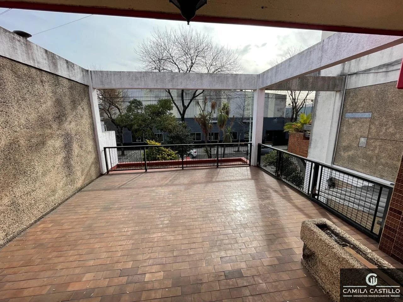 CASA EN VENTA EN VERSALLES 6 AMBIENTES CON 2 TERRAZAS Y PARQUE - Imagen 4