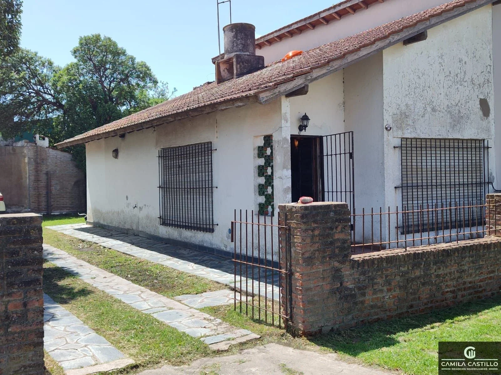 CASA EN VENTA 3 AMB EN MAR CHIQUITA A 2 CUADRAS DEL MAR ! - Imagen 1