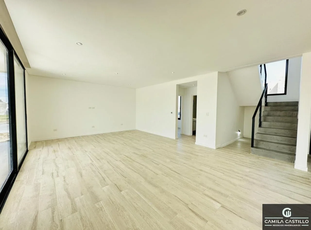 EXCELENTE CASA EN LAGOS CANNING CON PISCINA Y LOSA RADIANTE SECTORIZADA - Imagen 5
