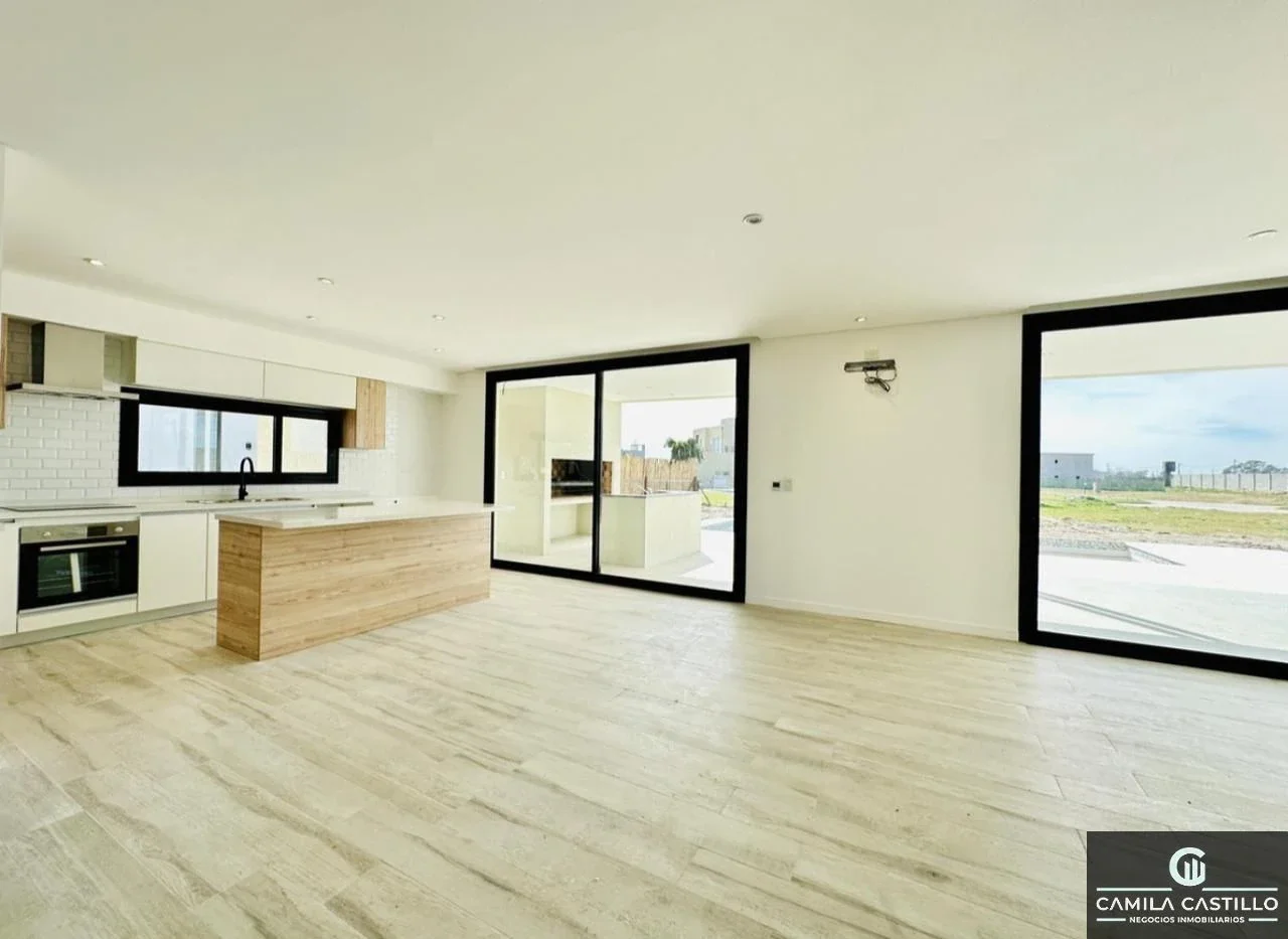 EXCELENTE CASA EN LAGOS CANNING CON PISCINA Y LOSA RADIANTE SECTORIZADA - Imagen 3