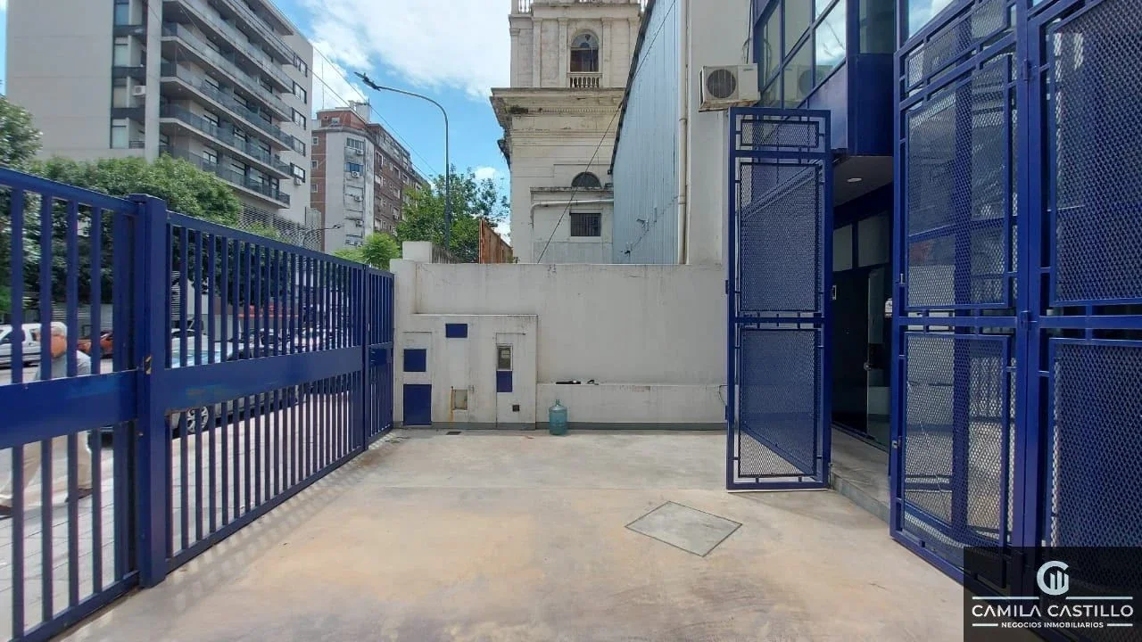 Excelente local comercial 420 m2 San telmo con cochera - Imagen 3