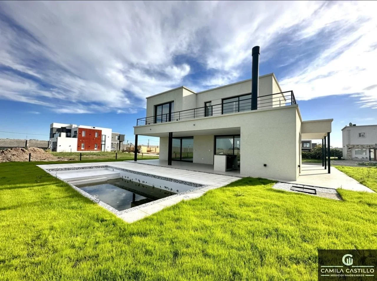 EXCELENTE CASA EN LAGOS CANNING CON PISCINA Y LOSA RADIANTE SECTORIZADA - Imagen 2