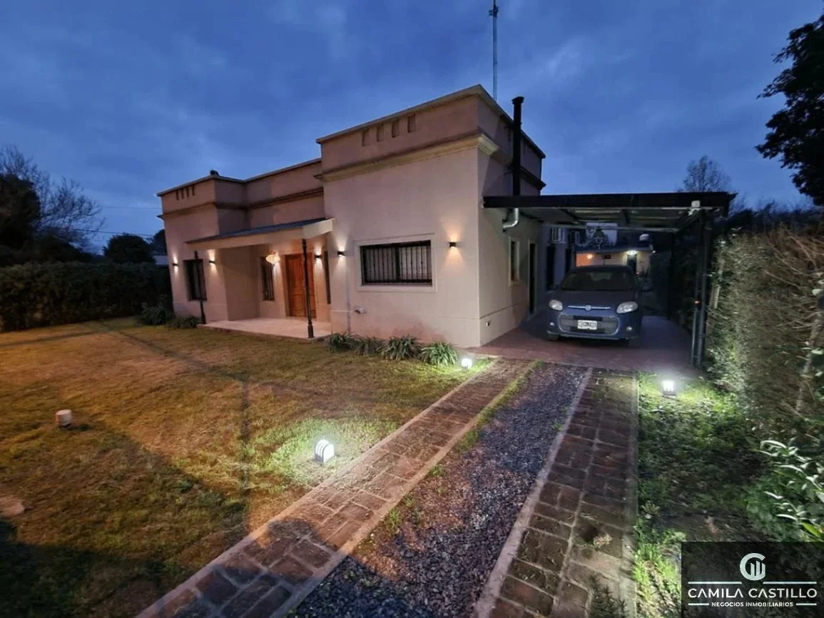 Casa en venta c/ cochera en Luján - Imagen 1