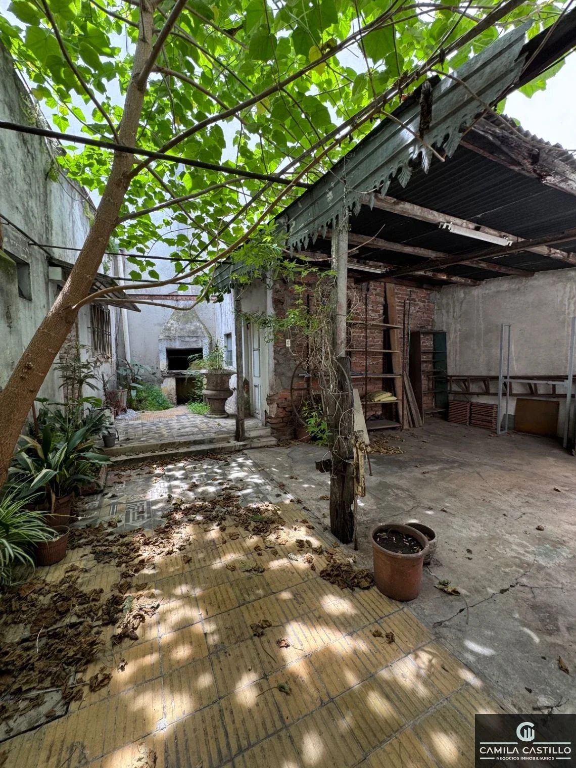 Depósito / Galpón con oficinas y vivienda –1 cuadra de AV. GENERAL PAZ - Imagen 4
