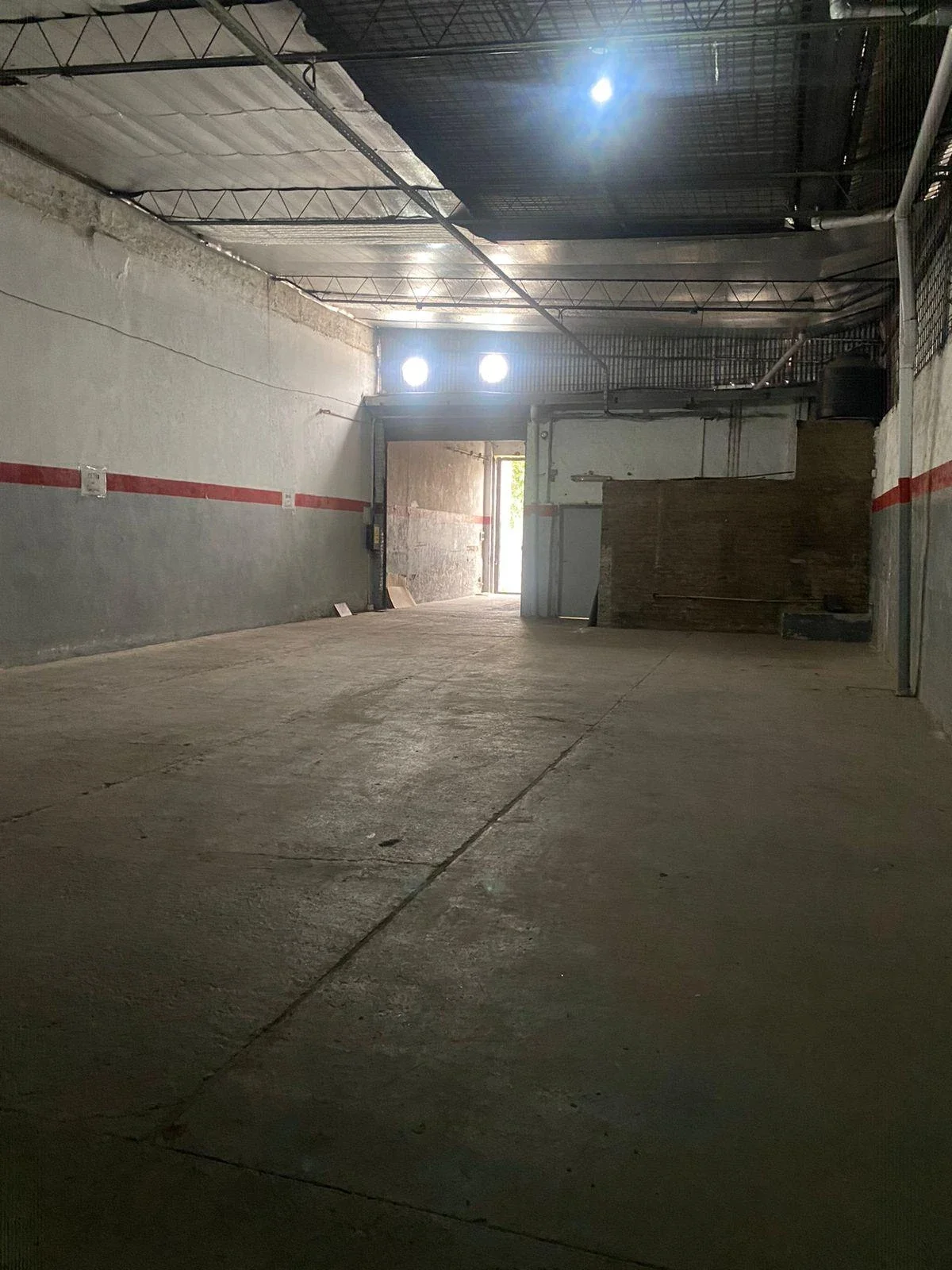 Galpón en alquiler de 450m2 ubicado en Lomas del Mirador - Imagen 4