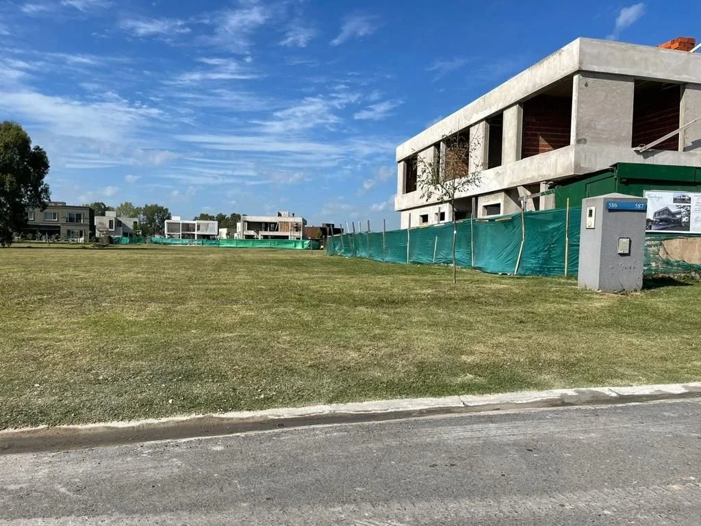 EXCELENTE LOTE EN  TERRALAGOS - 950M2 - ¡¡ CON FONDO LIBRE !! - Imagen 2