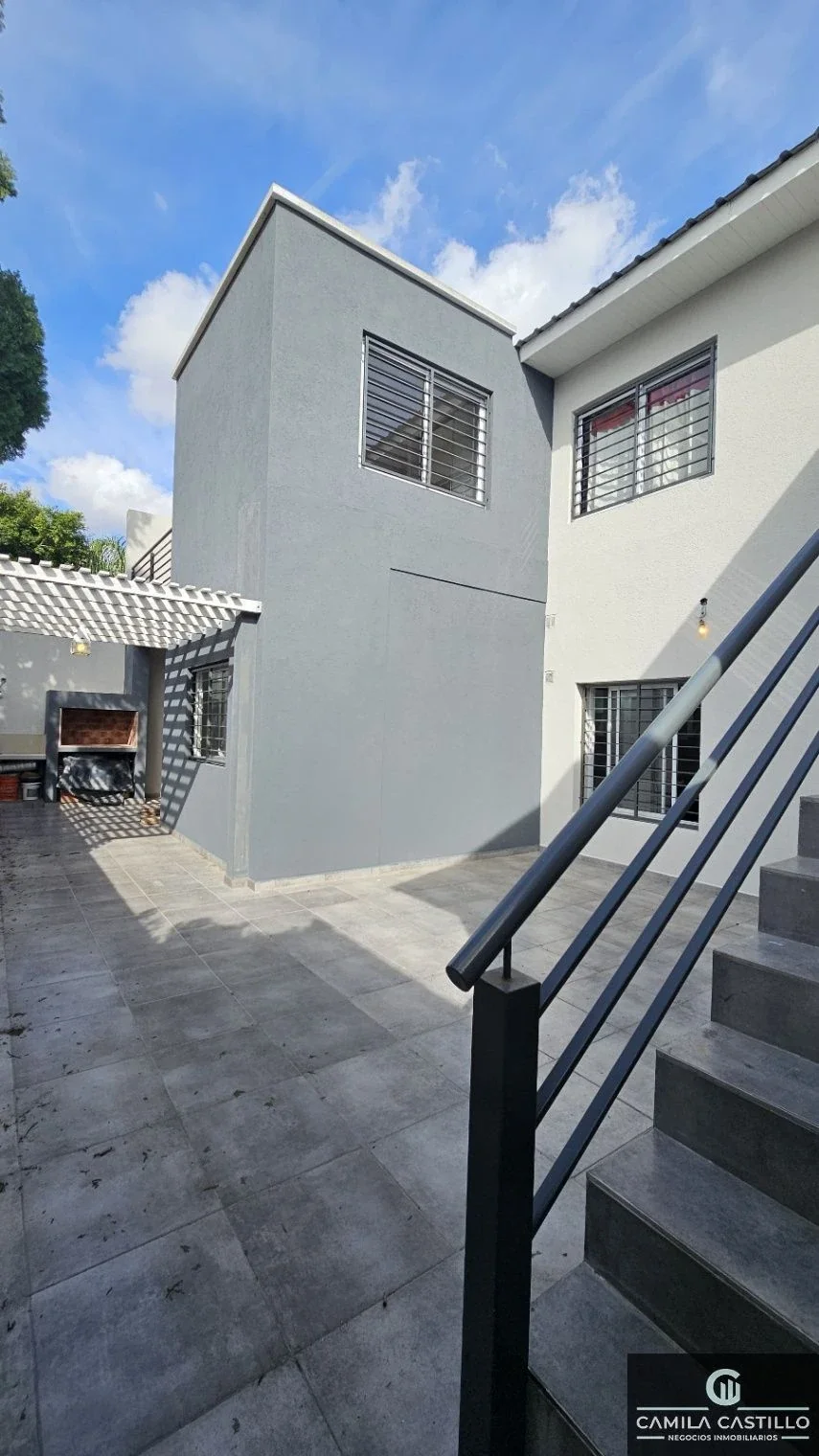 Venta hermoso PH hecho a nuevo Villa Sarmiento. Acepta permuta menor valor!!! - Imagen 1