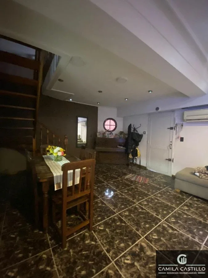 Casa en venta de 4 dormitorios c/ cochera en Lomas del Mirador - Imagen 2