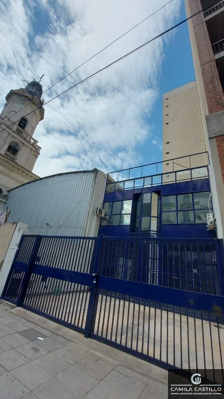 Excelente local comercial 420 m2 San telmo con cochera - Imagen 1