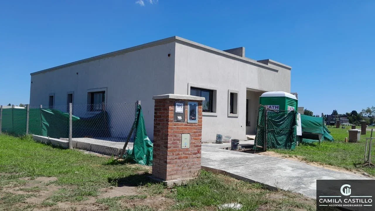 Casa en venta de 3 dormitorios c/ cochera en Villa Rosa - Imagen 1
