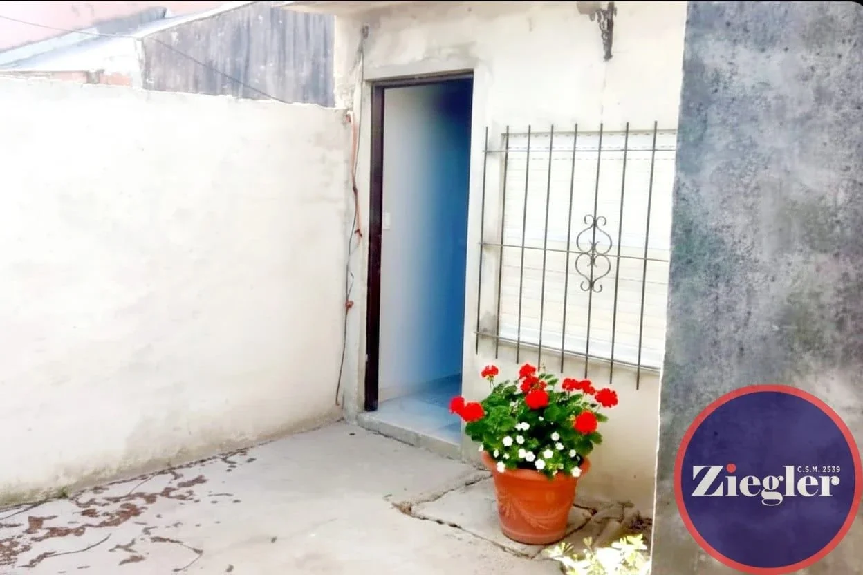 Casa en venta c/ cochera en Grand Bourg - Imagen 3