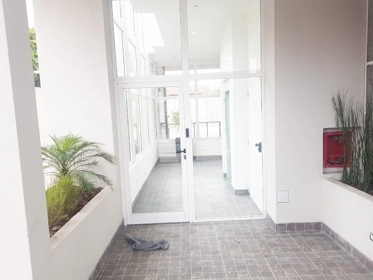 Venta Semipiso En San Miguel Con Cochera  ( Apto Credito) - Imagen 2