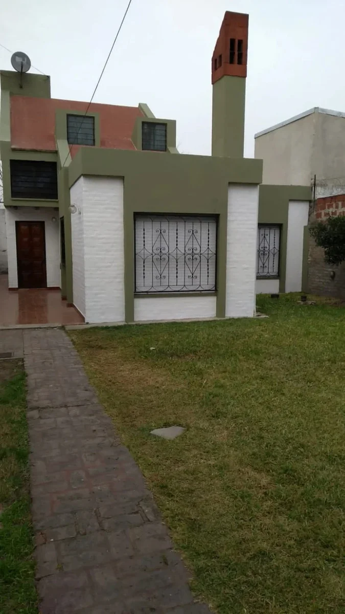 Venta De Casa De 4 Ambientes En San Miguel Amplio Terreno Ap - Imagen 2