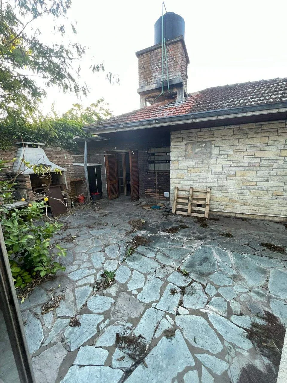Casa en venta c/ cochera en Ingeniero Adolfo Sourdeaux - Imagen 1