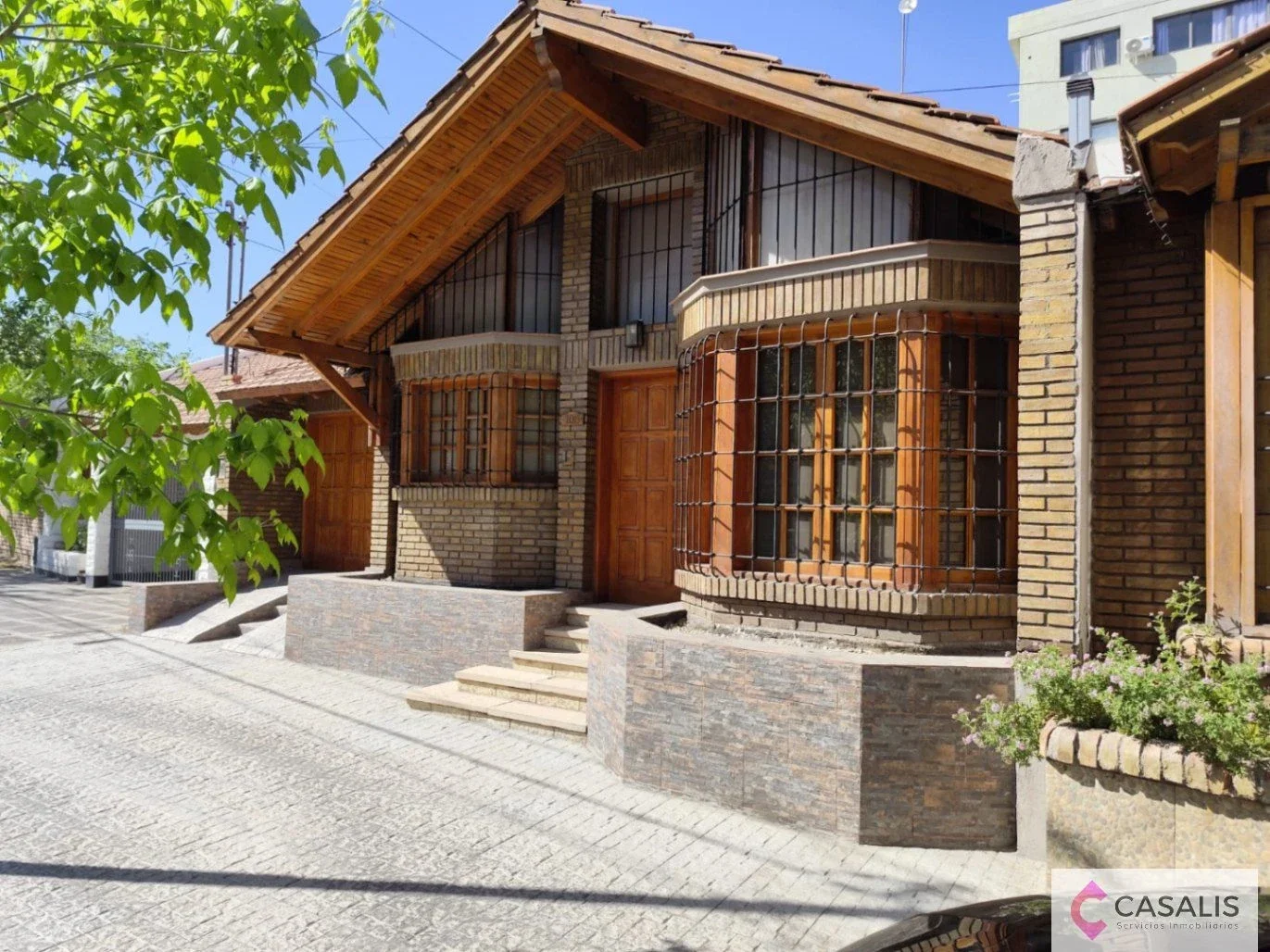 Casa en venta c/ cochera en Dorrego - Imagen 1
