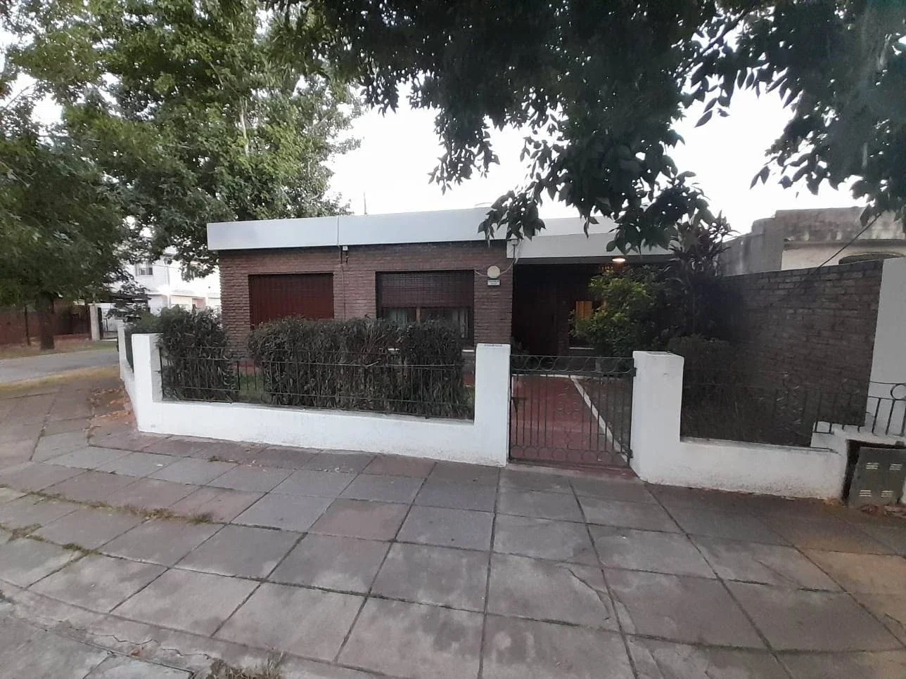 Casa en venta c/ cochera en Bella Vista - Imagen 1